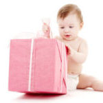Что подарить ребенку на 1 год? Лучшие идеи подарков! Что дарить нельзя?