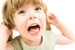 Ребенок в 3-4 года постоянно плачет и капризничает..Что делать?